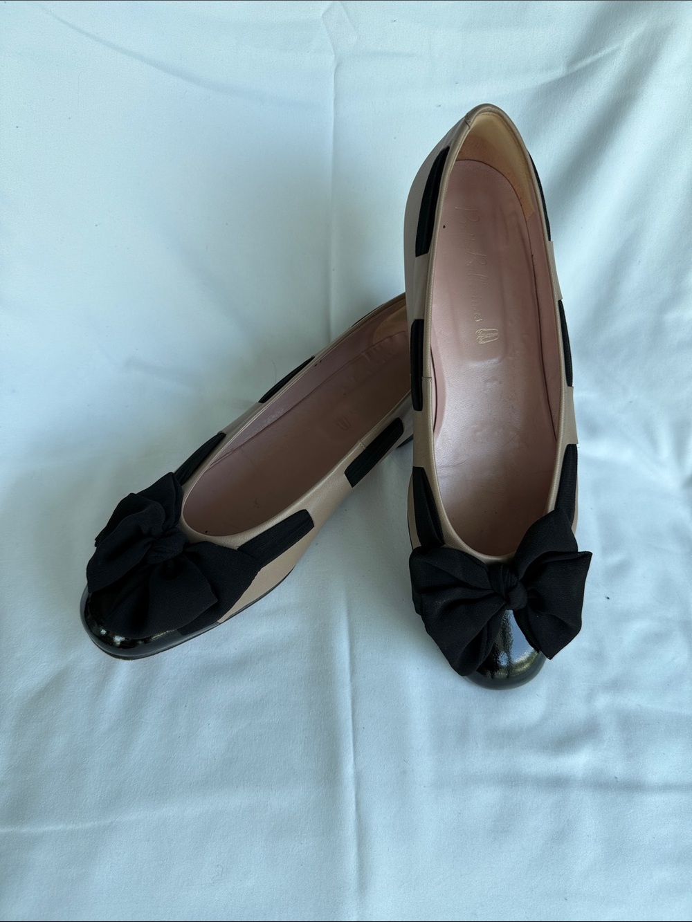 Pretty Ballerinas Taupe and Black Bow Flats Size 41 Spain